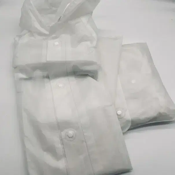 후드와 단추가 있는 튼튼한 우비 (비옷) 2개 일괄