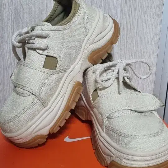 새)키높이 어글리 스니커즈 245