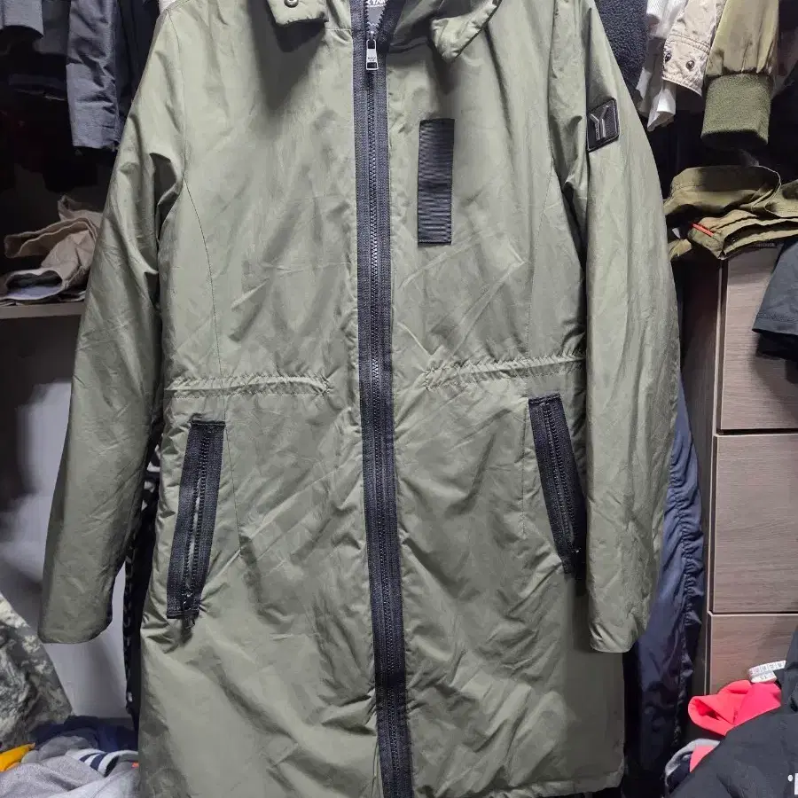 블랙야크 카키색 롱 경량패딩