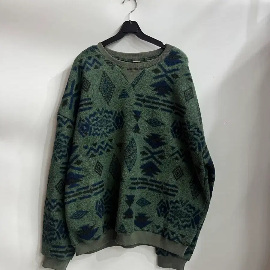 [XL~2XL] RARE 에스닉 기하학 패턴 오버핏 플리스 맨투맨 (카키/그린) 2.0