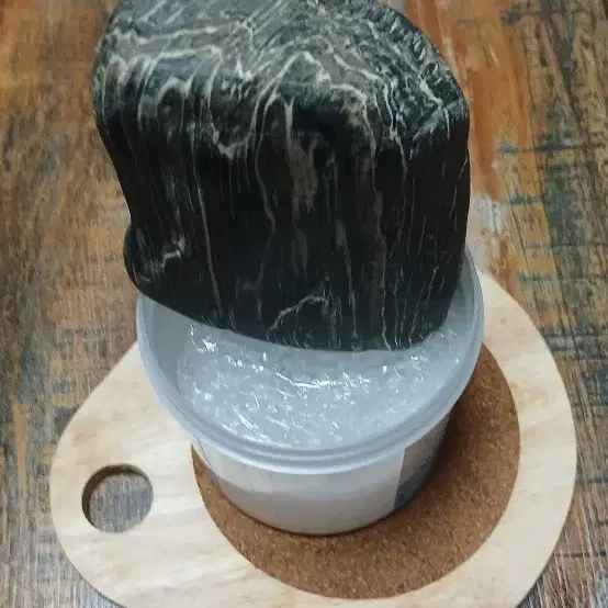 줄무늬 수석 입니다 장식품 으로 좋습니다