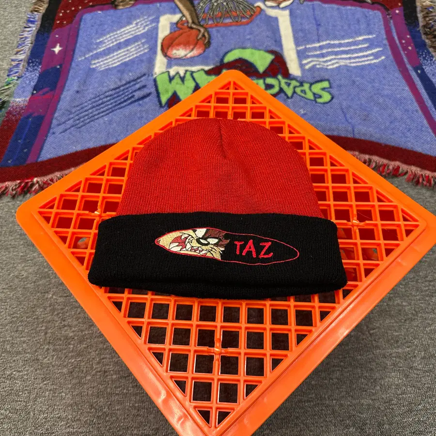 90's 루니툰즈 taz 비니