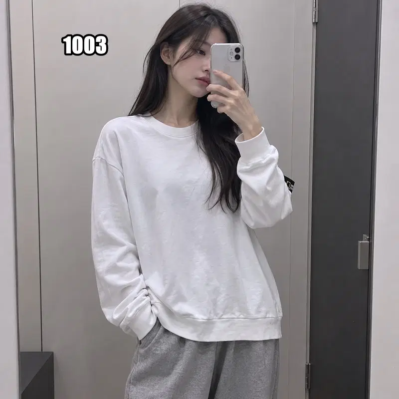 S 내셔널지오그래픽 로고 와펜 화이트 크루넥 맨투맨