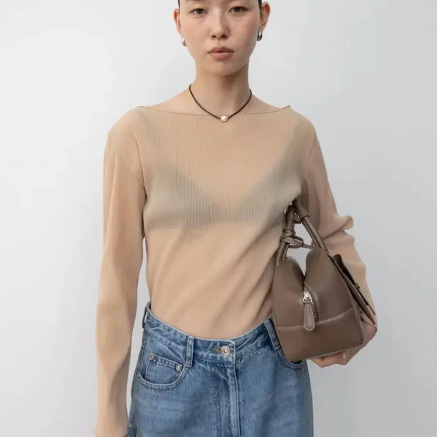 디애퍼처 플리츠 탑