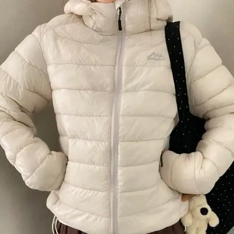 꾸샤비 경량패딩
