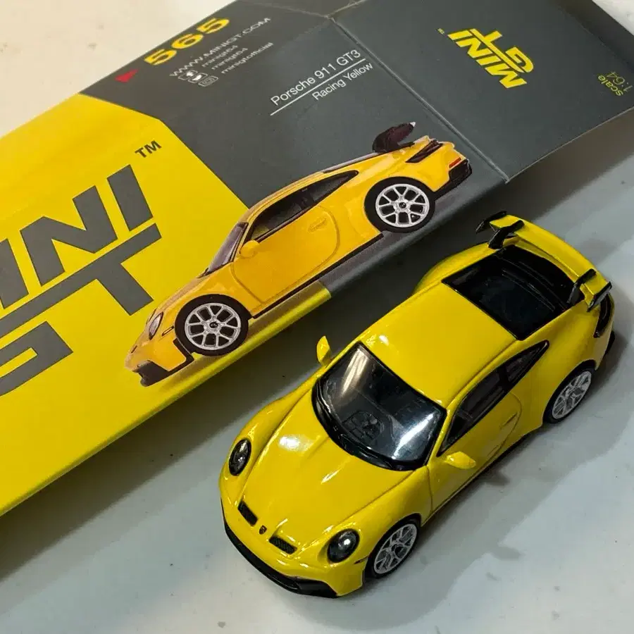 미니지트 포르쉐 911 GT3 레이싱 옐로우 (하자 하나 있음)