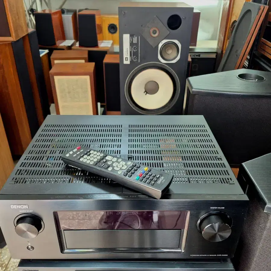 데논(Denon) AVR-X4000은 출시된 7.2채널 네트워크 AV 리시버