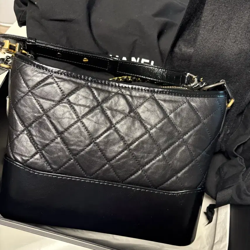 샤넬 호보백 뉴미듐 사진 1