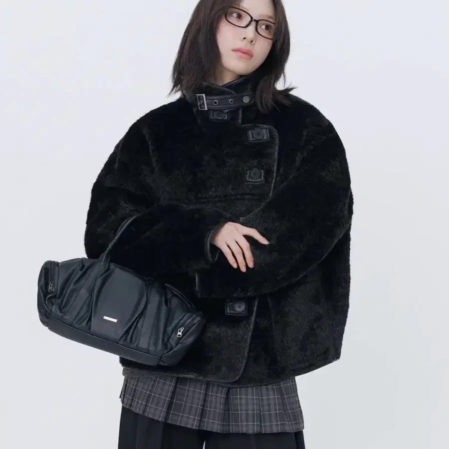 [송이송이x미세키서울]Diagonal reversible shearing jacket BLACK