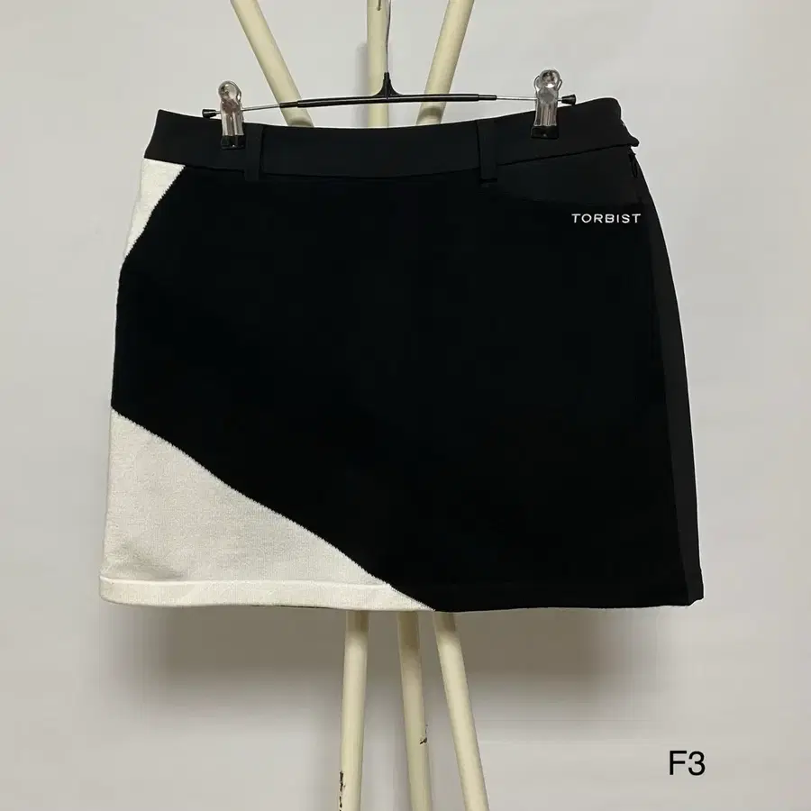 TORBIST 톨비스트 여성 골프 스커트 블랙