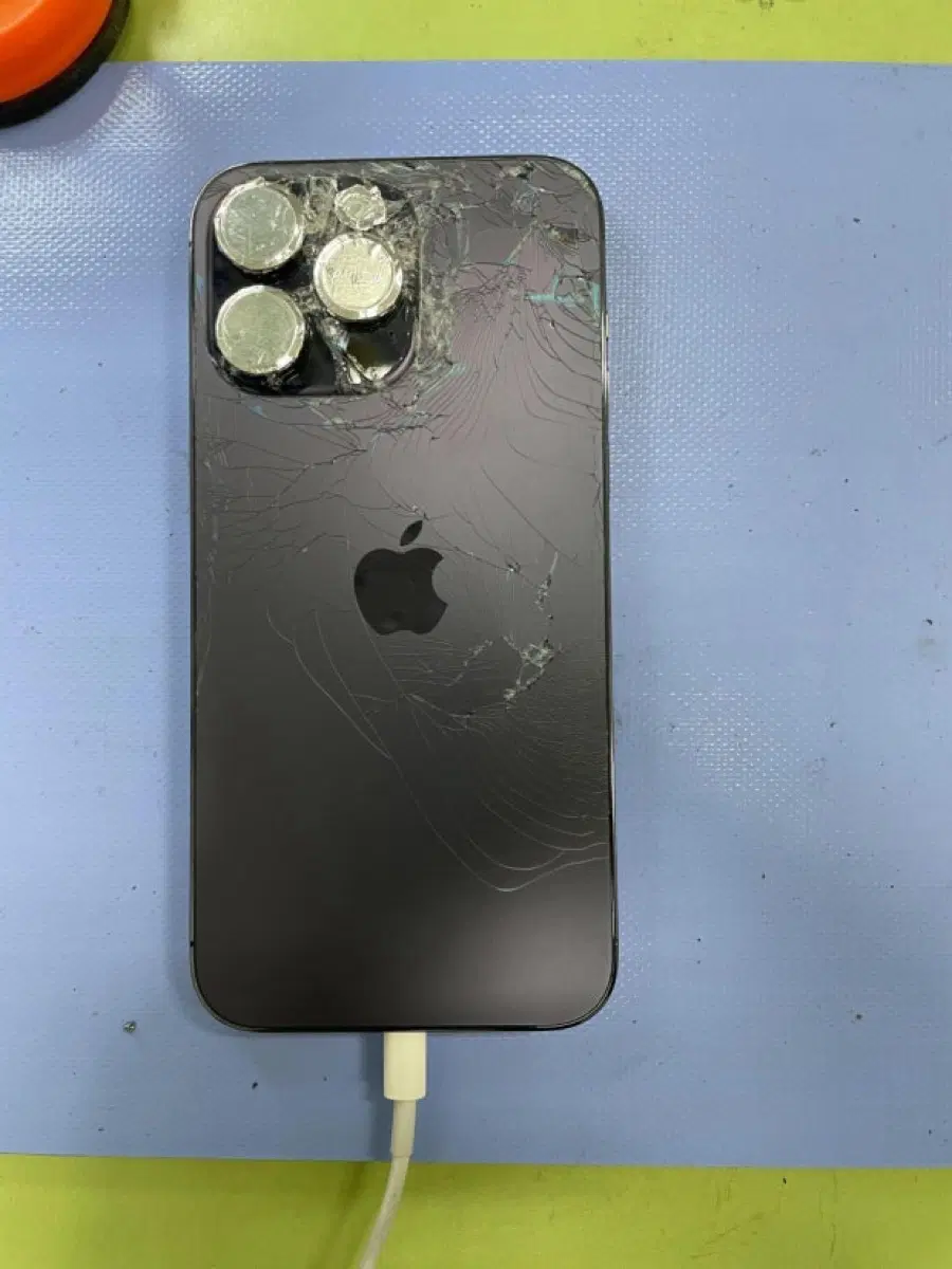 Buying iPhone 14 Pro Max damaged phone