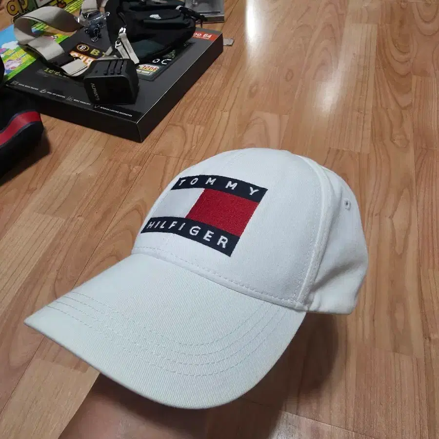 타미힐피거 빅로고 볼캡