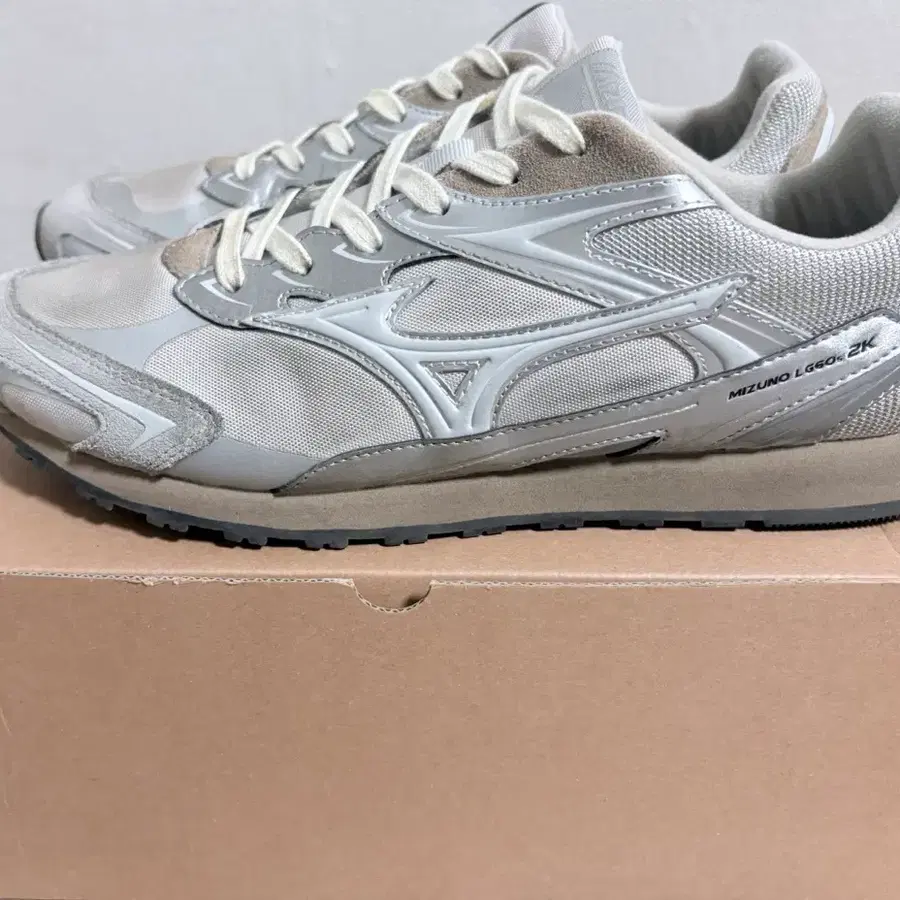 Mizuno LG60s 2K 실버 운동화