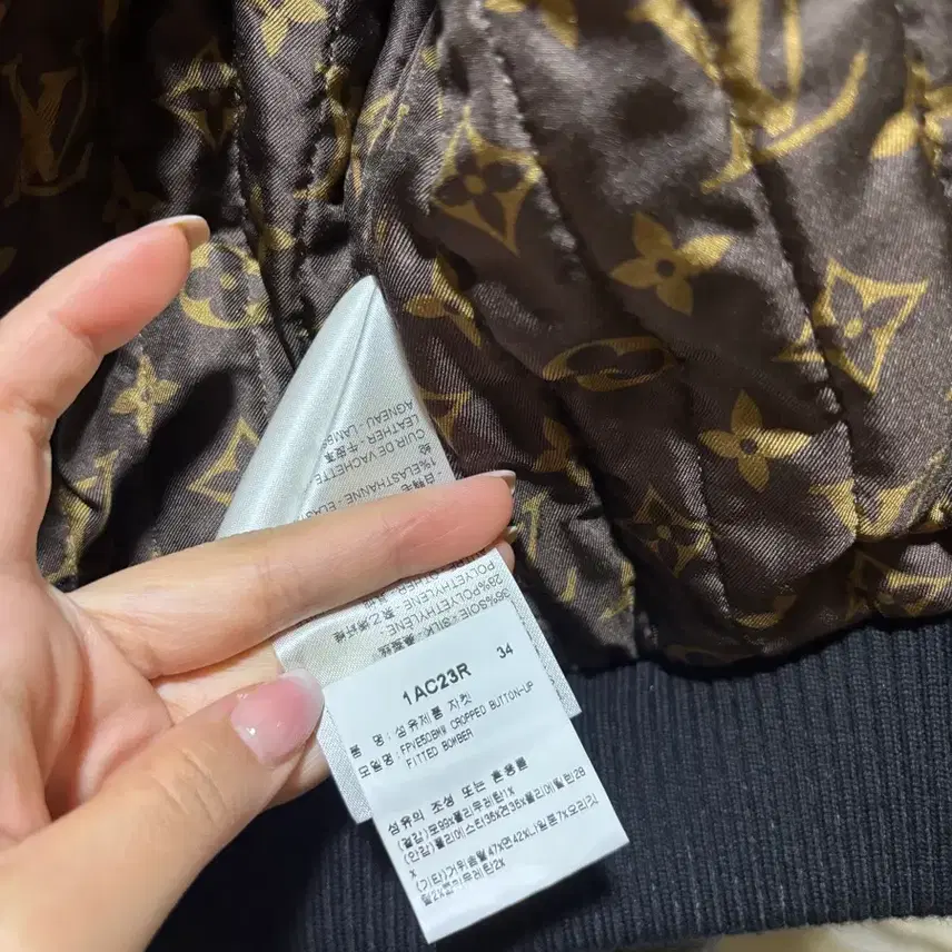 루이비통 여성 봄버 크롭 재킷 사진 3
