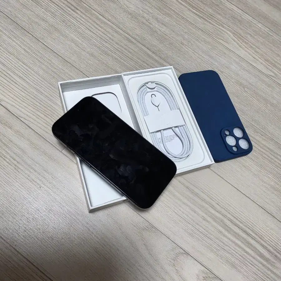애플 아이폰 16 프로 128gb 블랙티타늄 + 케이스