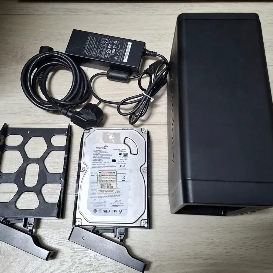시놀로지 DS 713+ 팝니다.