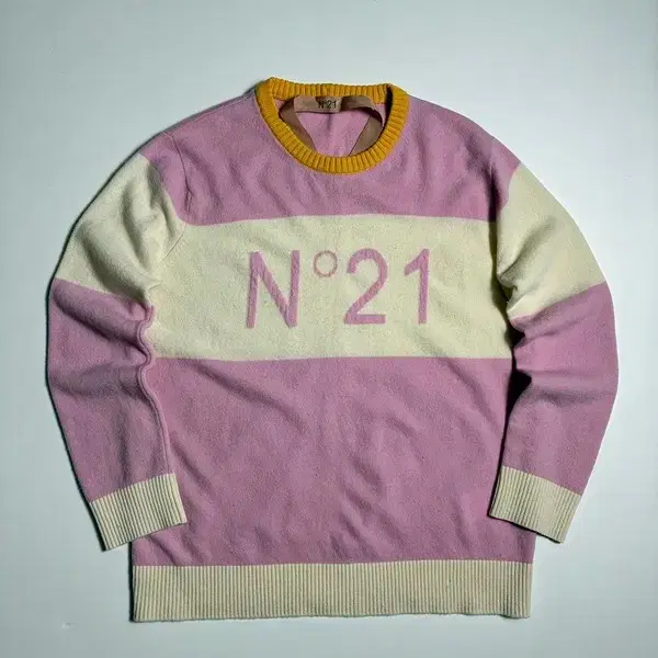 누메로벤투노 N21 버진 울 크루넥 배색 니트 R4790