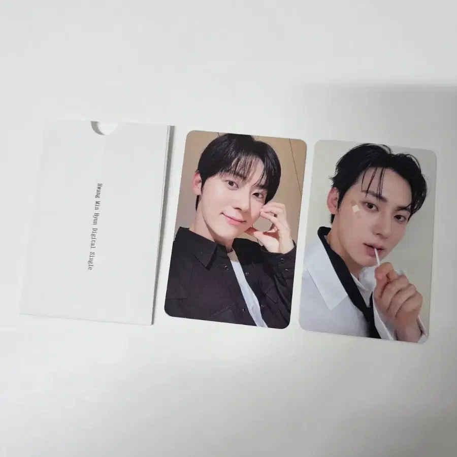 황민현 OUR 공방포카 2장