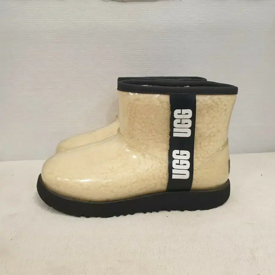 UGG 어그 클리어 부츠 키즈 210
