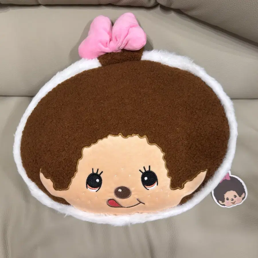 몬치치 얼굴 쿠션 (여자버전)