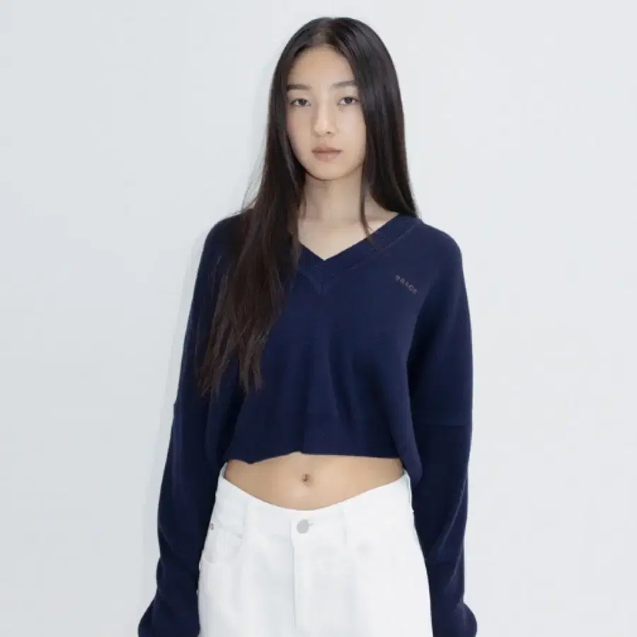 rrace Classic V-Neck Knit Top 레이스 클래식 브이넥 니트