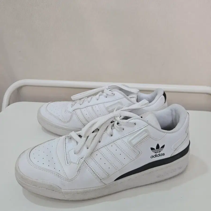 아디다스 포럼 로우 270