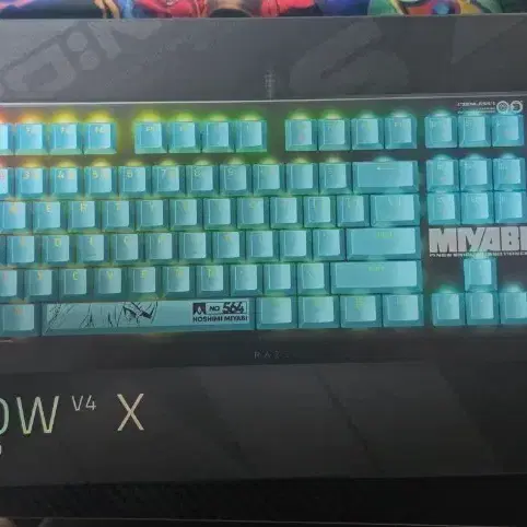 Razer BLACKWIDOW v4 젠존제 에디션 미개봉 판매합니다