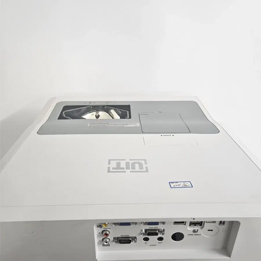 UIT UST420UL 4200안시 WUXGA 단초점 빔프로젝터