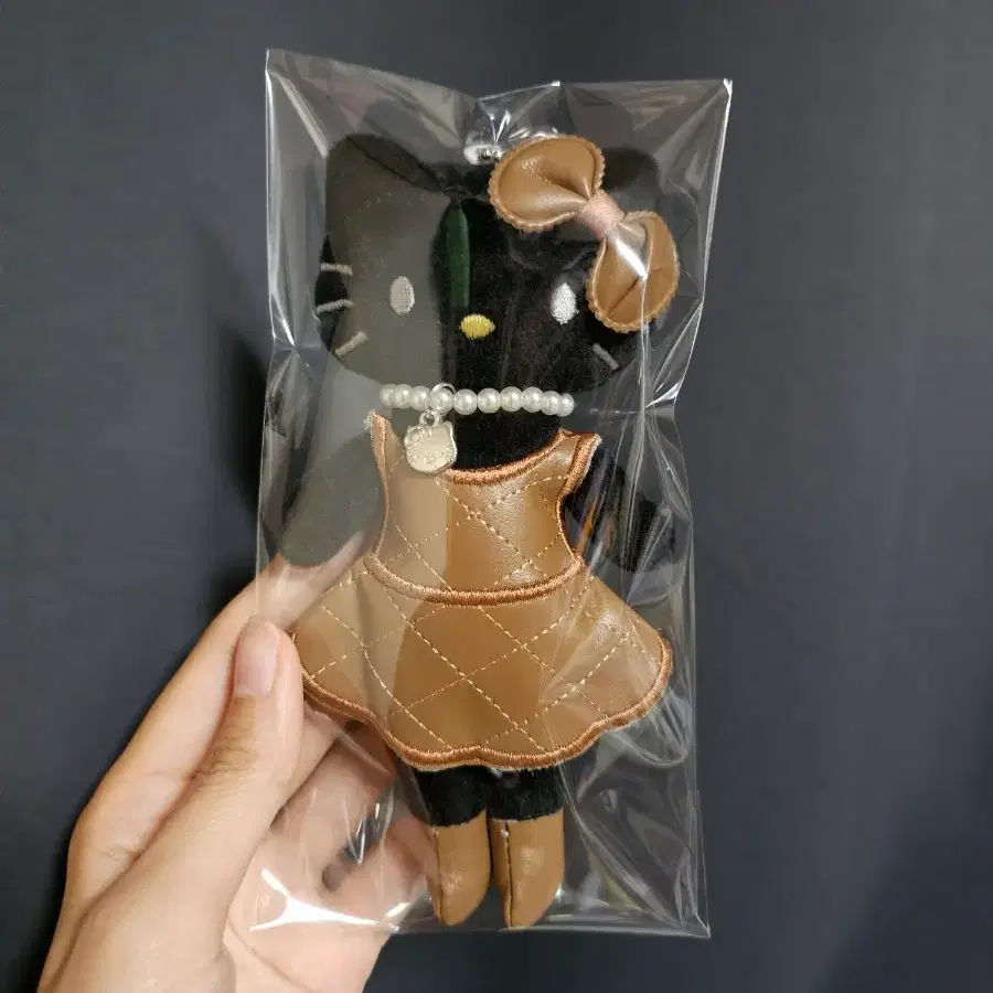 산리오 헬로키티 검정 인형 브라운 가죽 원피스 롱다리 키링