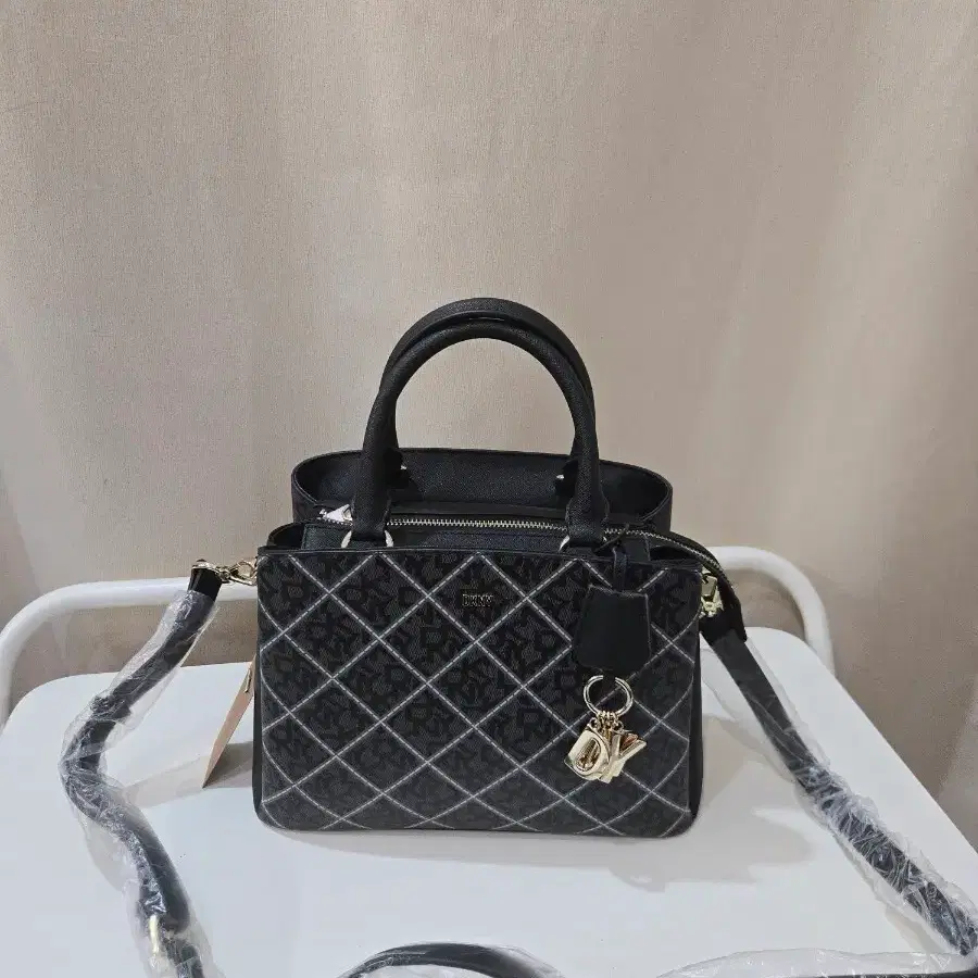 DKNY 블랙 패턴 토트백
