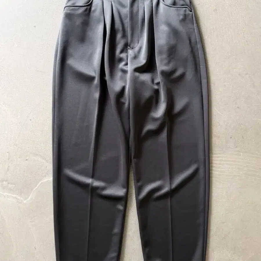 FARAH Two Pleat Wide Tapered Slacks