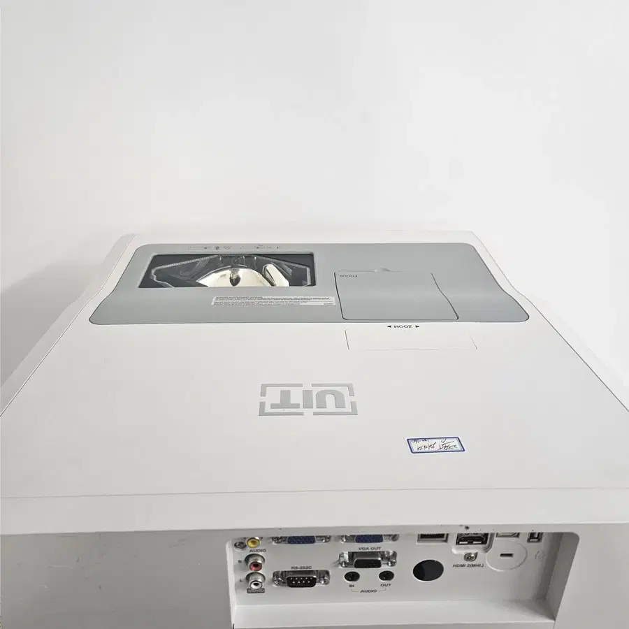 UIT UST420UL 4200안시 WUXGA 단초점 빔프로젝터