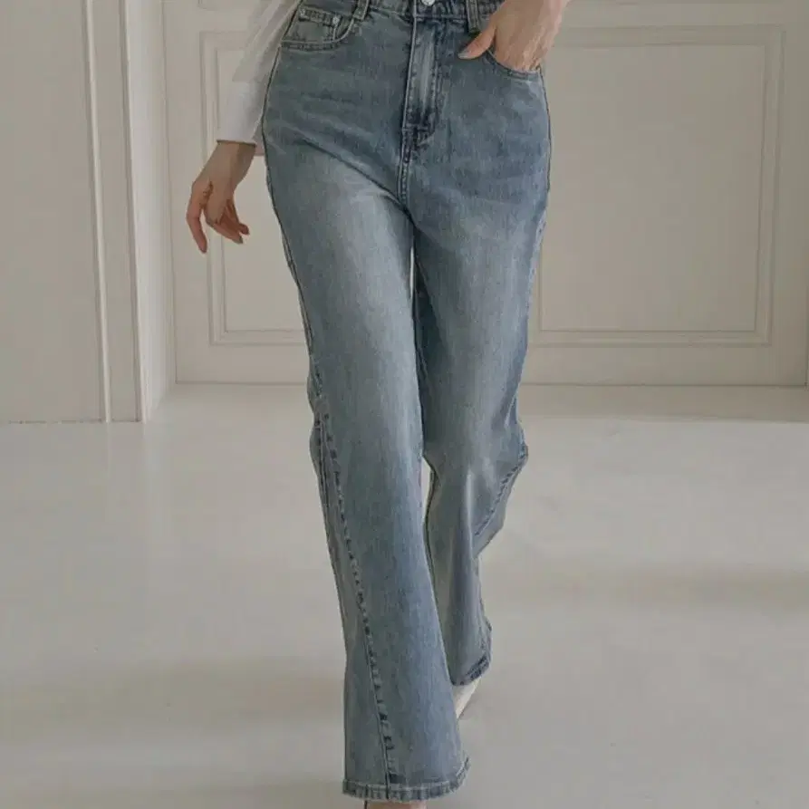 리리앤코 속밴딩 절개라인 부츠컷 데님팬츠 중청