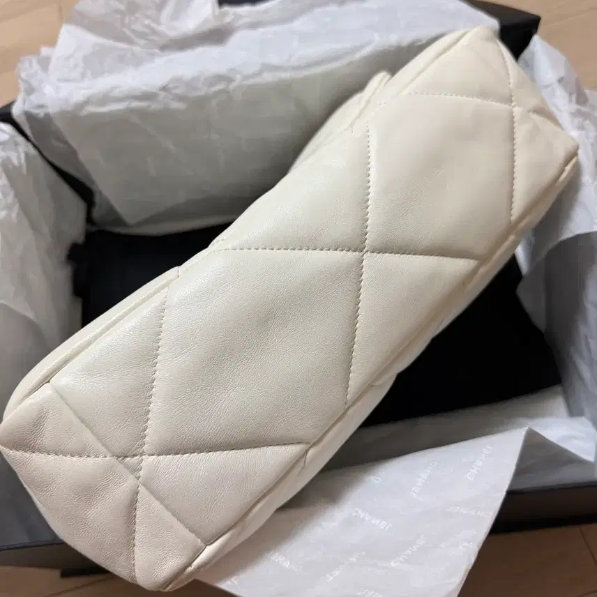 샤넬 샤넬19 핸드백 라지 사진 6