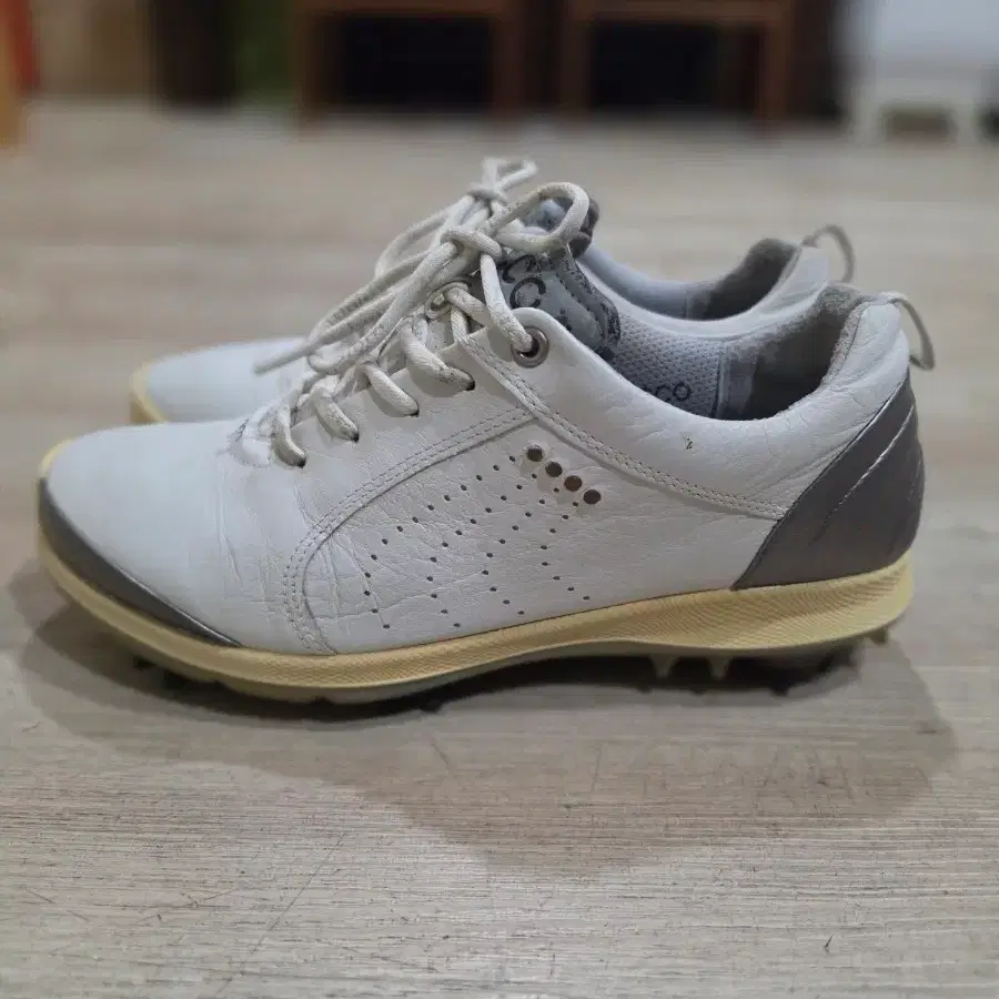 ECCO GOLF 바이움 야크가죽 스파이크리스 골프화 37 235mm