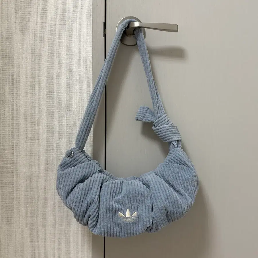 아디다스 코듀로이 골덴 크로와상 백 S 스몰 가방