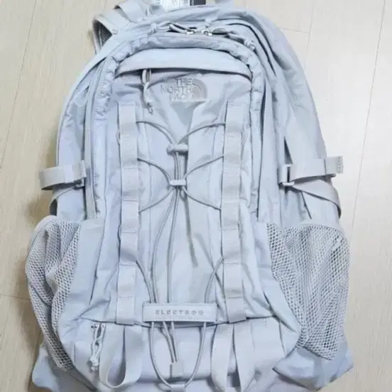 노스페이스 백팩 일렉트론 라이트그레이