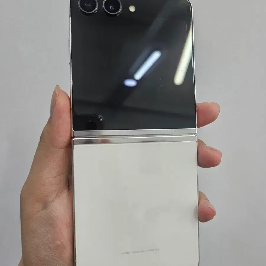 A급 갤럭시 Z 플립5 256기가 화이트 256GB 판매합니다