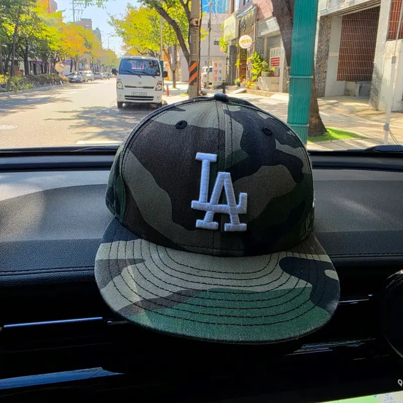 뉴에라 MLB LA 다저스 피티드캡 우드랜드 카모 7 3/4