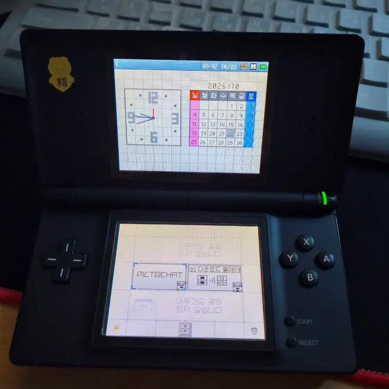 닌텐도 DS Lite 블랙 본체+터치펜+커버 같이 팝니다.