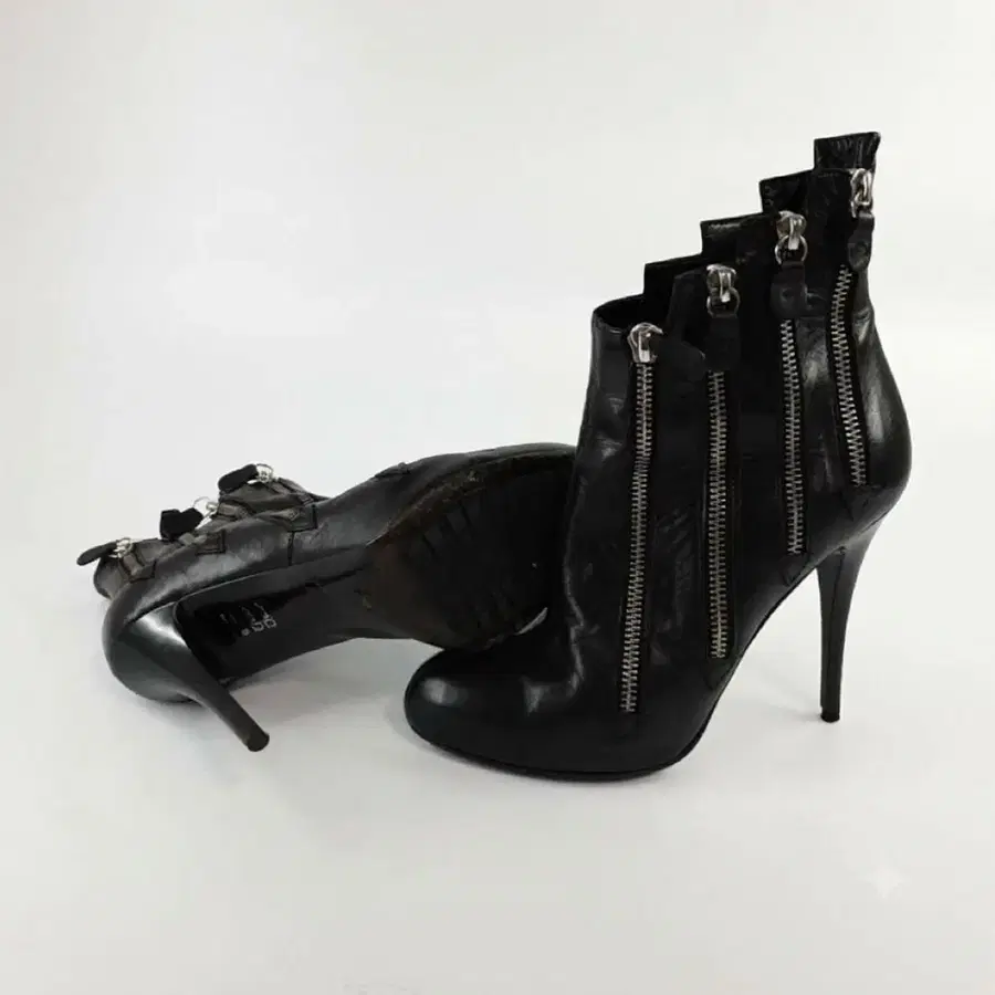 Giuseppe Zanotti Zipper Boots 38사이즈 판매