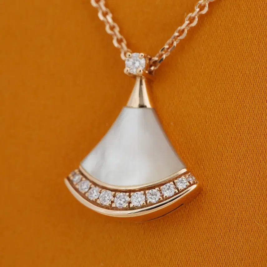 불가리 디바스 드림 네크리스 18K 로즈 골드, 마더오브펄 장식, 다이아몬드 한줄 파베(0.10ct) - REF NO. 358365 사진 1