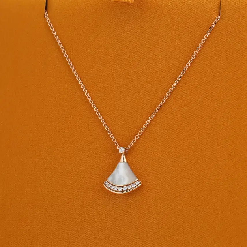 불가리 디바스 드림 네크리스 18K 로즈 골드, 마더오브펄 장식, 다이아몬드 한줄 파베(0.10ct) - REF NO. 358365 사진 2