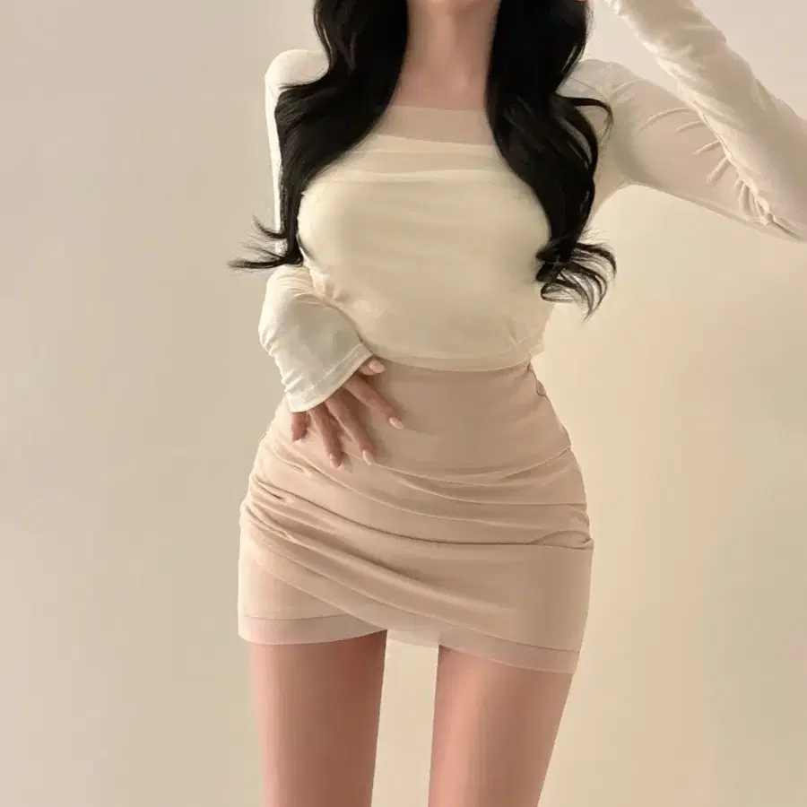 새상품) 스퀘어넥 이중 쉬폰 셔링 슬림 핏긴팔 티셔츠 아이보리