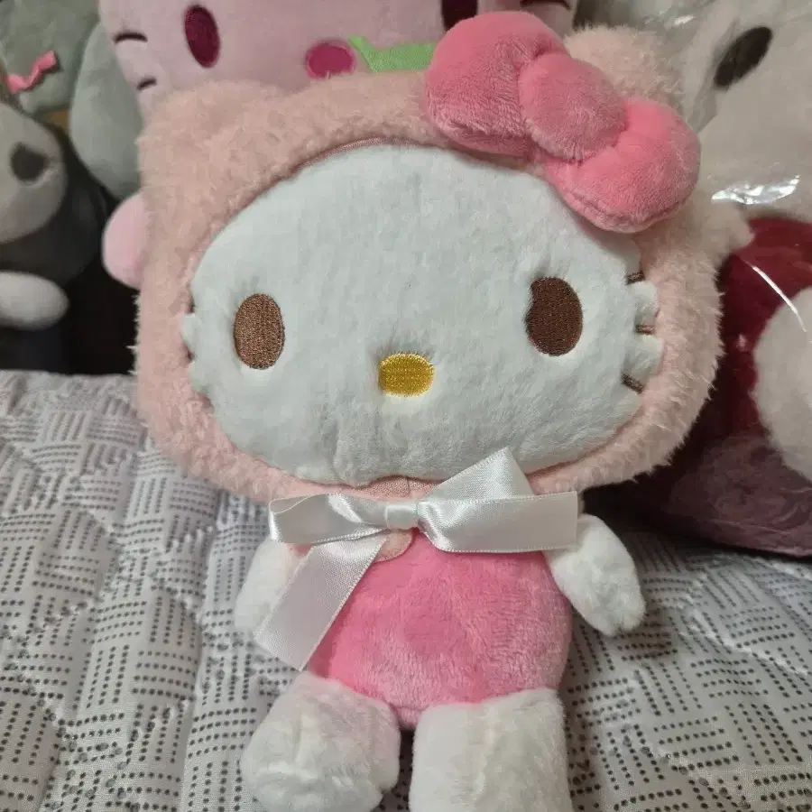 복숭아 인형 키티