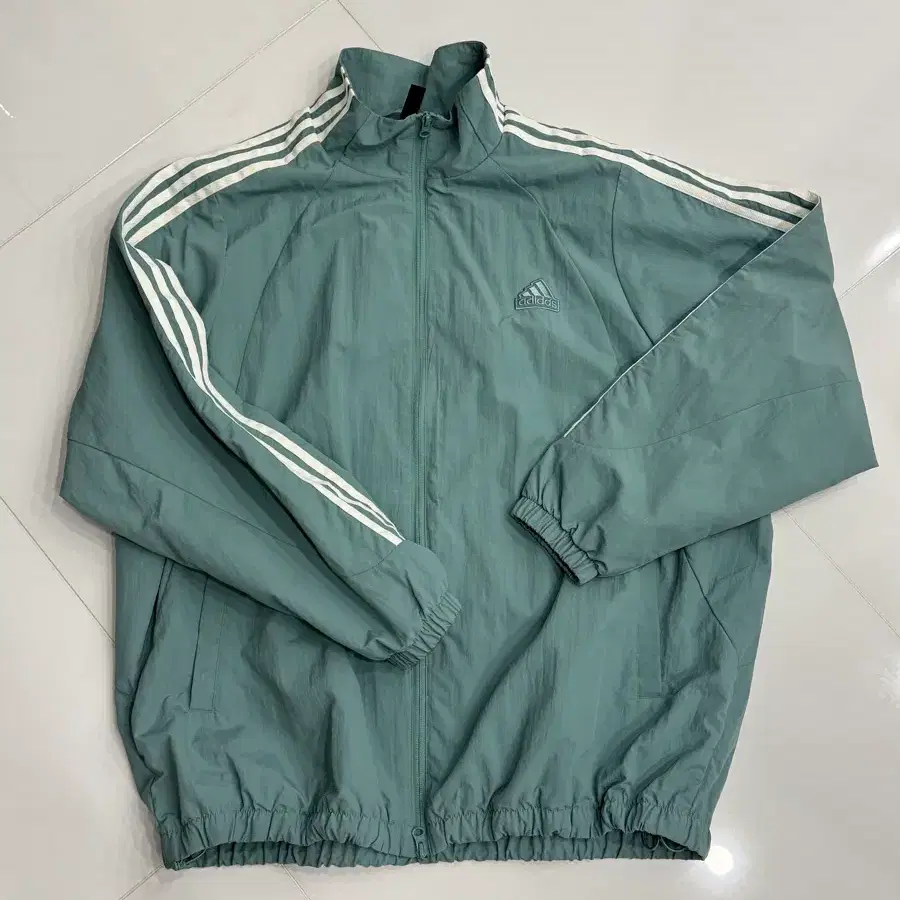 아디다스  바람막이 2xl