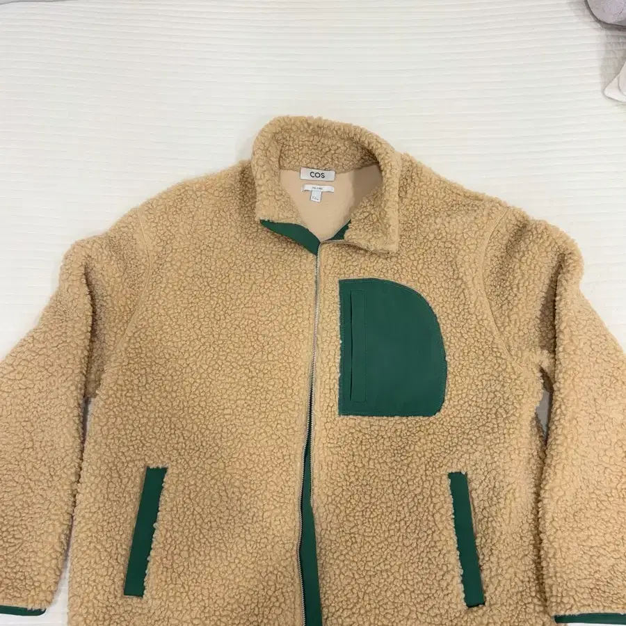 COS 플리스 집업 XL 판매합니다.
