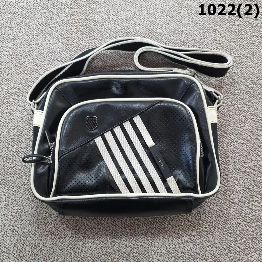 K-SWISS 크로스백 블랙 화이트