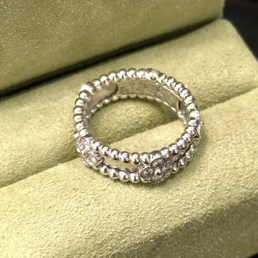 반클리프앤아펠 반클리프 뻬를리 스위트 클로버 링 18K 화이트골드 다이아 50호 사진 5