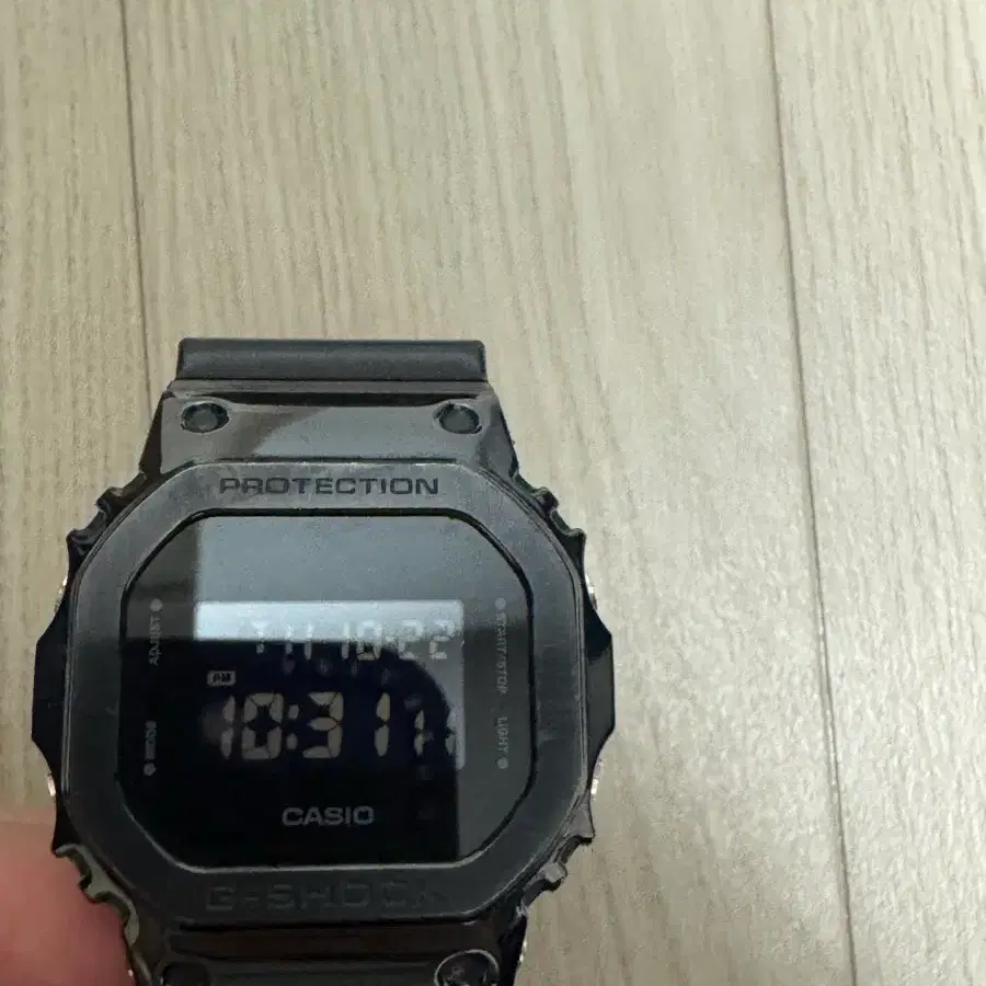 카시오 G-SHOCK GM-5600B-1DR
